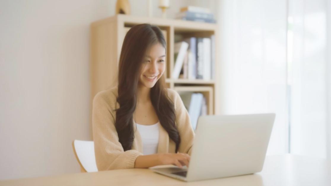 Çevrimiçi seminer katılımcısı anahtar kelime analizi yapıyor